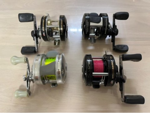 バス鯰雷魚左ハンドル丸型ベイトリールアブ風ライン付き
