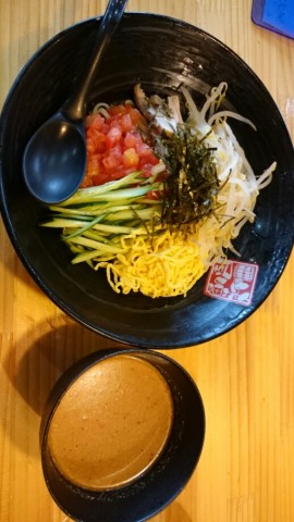 uvibccrzzewc7kmoi25g_518_920-0c47110f.jpg