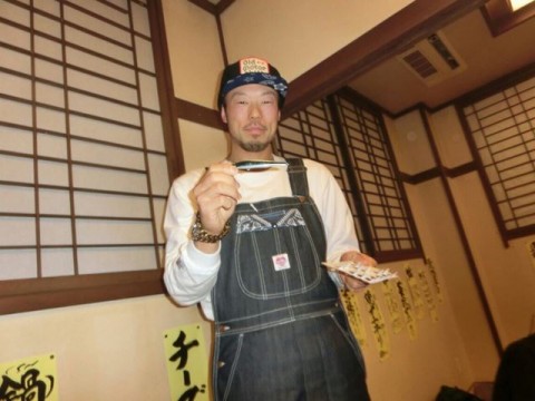 vvuoyw4k7pmk94pm2usb_480_480-be82b7a9.jpg