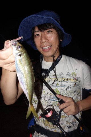ソードビームでアジ 岩崎林太郎